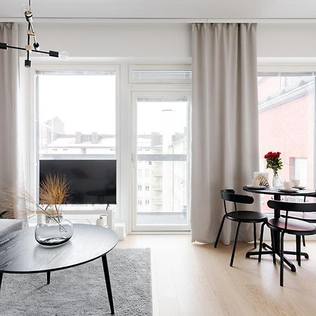 Great Location, Quiet And New With Balcony&Cafe Apartment Tampere Luaran gambar